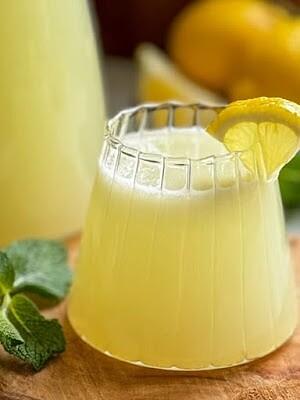 Lemoniada z cytryn i cukru