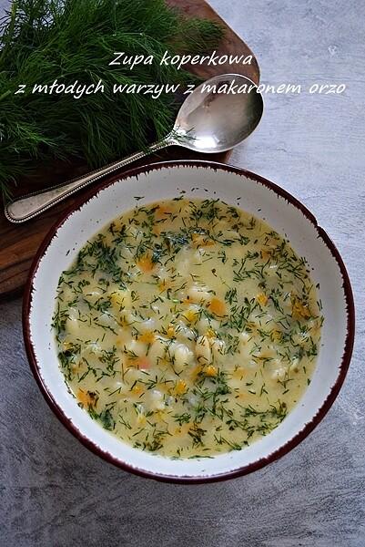 Koperkowa zupa z młodych warzyw i makaronem orzo
