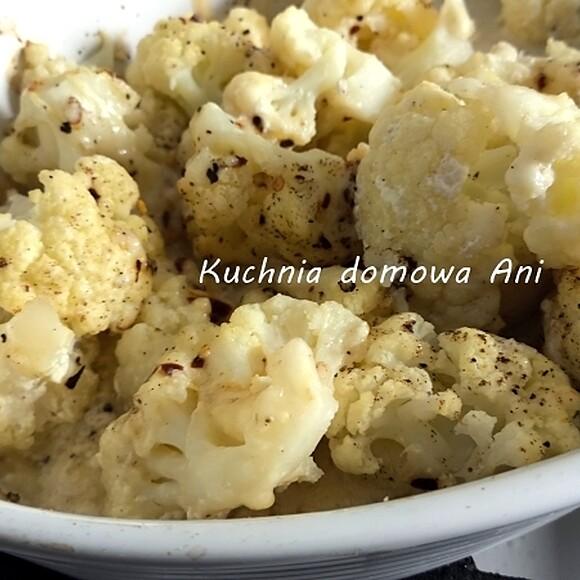 Kalafior pieczony z chili i serem mozzarella