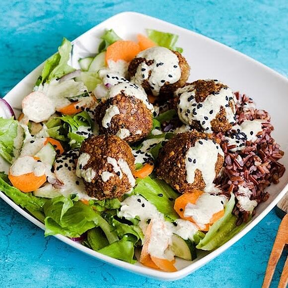 Falafel z czerwonym ryżem