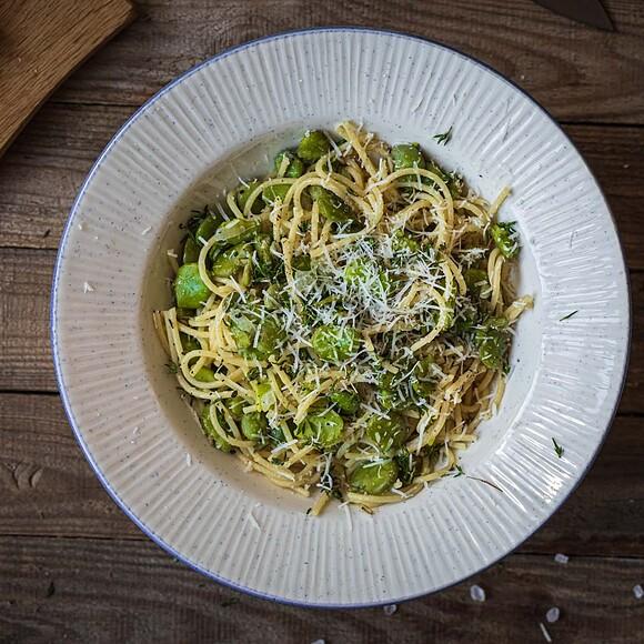 Pasta con le fave – makaron z bobem, tymiankiem i pecorino