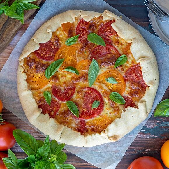 Tarta rustykalna z pomidorami i mozzarellą