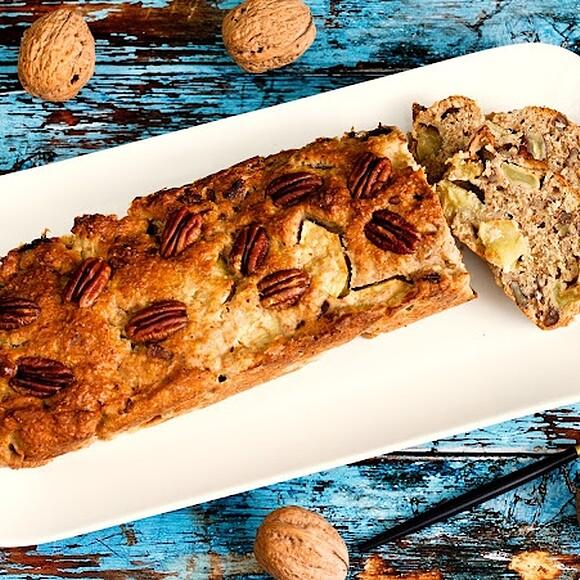 Ciasto z otrębami, jabłkami i orzechami pekan