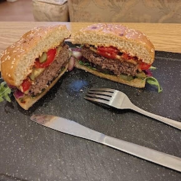 Domowy burger wołowy