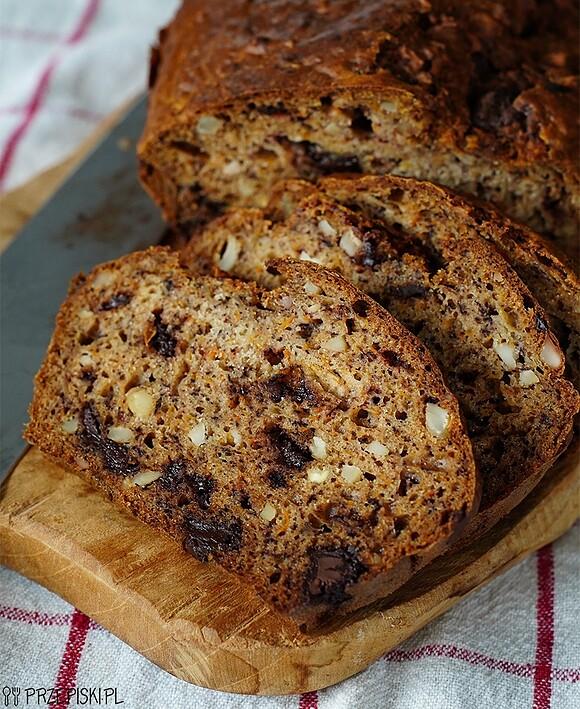 Chlebek bananowy z orzechami i czekoladą