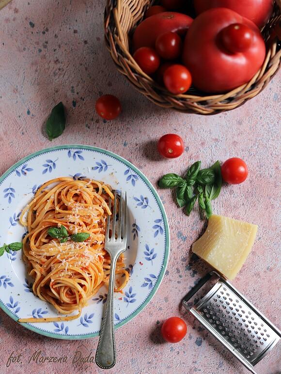 Spaghetti z sosem ze świeżych pomidorów