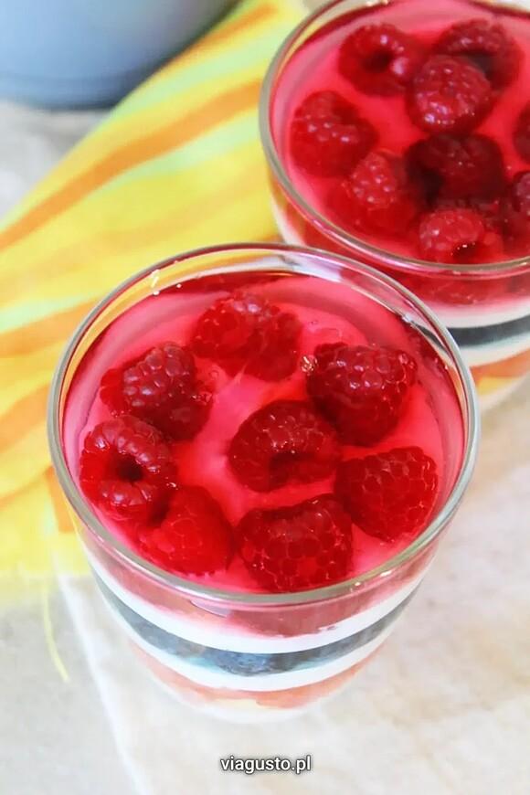 Owoce w galaretce z kremem mascarpone