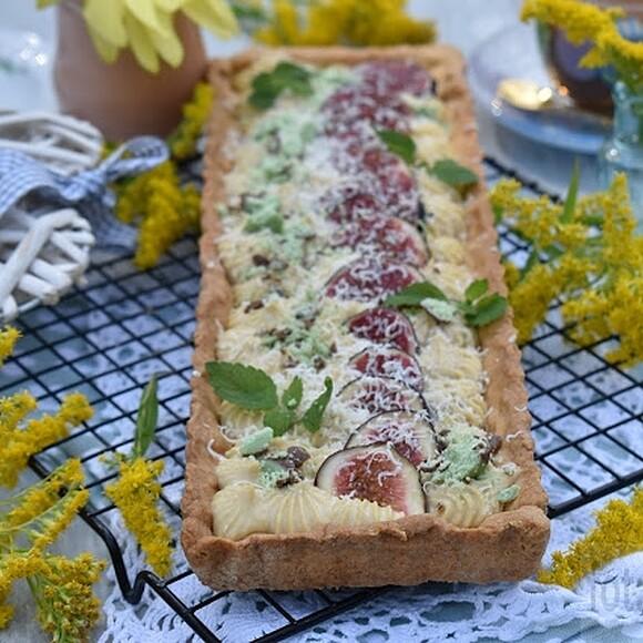 Maślana tarta z figą i pistacjami