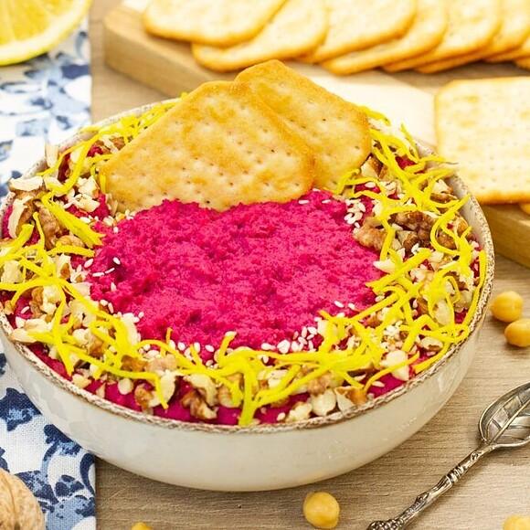 Hummus z burakiem ćwikłowym