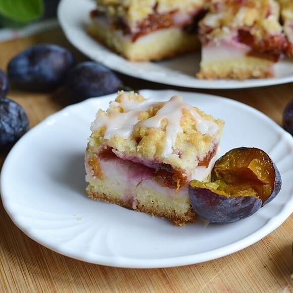 Ciasto ze śliwkami i budyniem