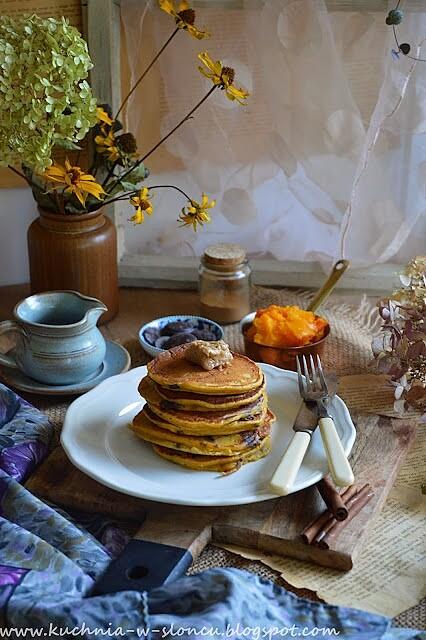 Projekt śniadanie: Dyniowe pancakes z cynamonowym masłem