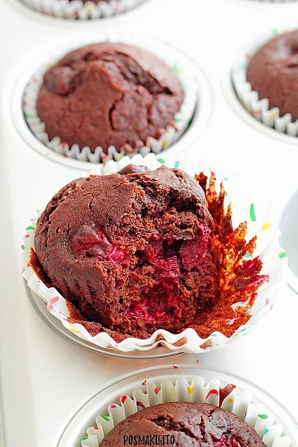 Muffiny czekoladowe z wiśniami