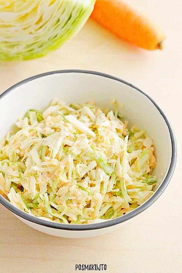Domowy coleslaw – szybka surówka z kapusty i marchewki