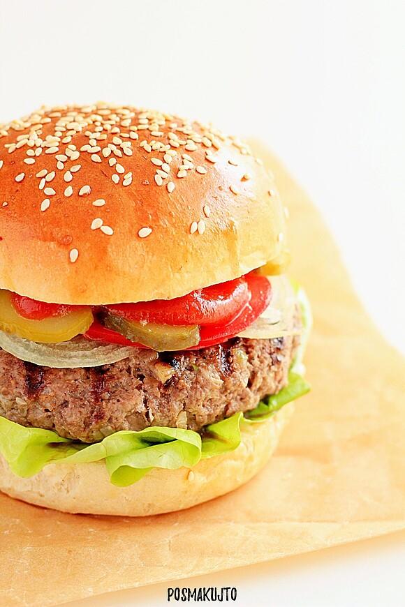 Burgery wołowe z dodatkami