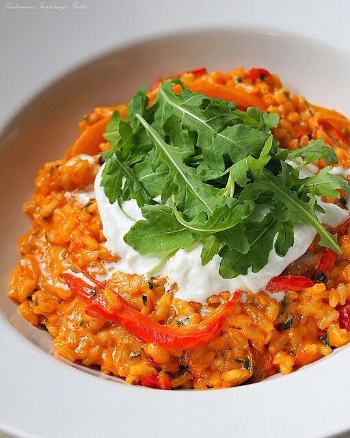 Paprykowe risotto z burratą