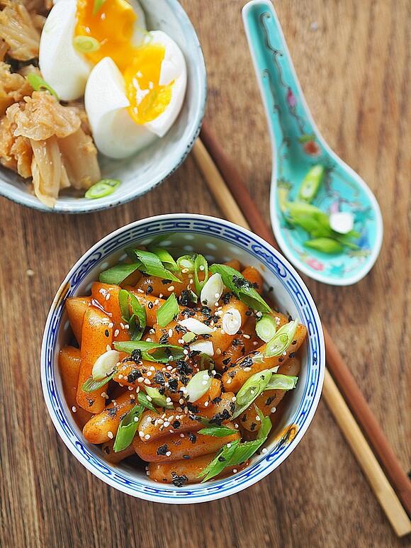 Tteokbokki w miodowo-ostrym sosie