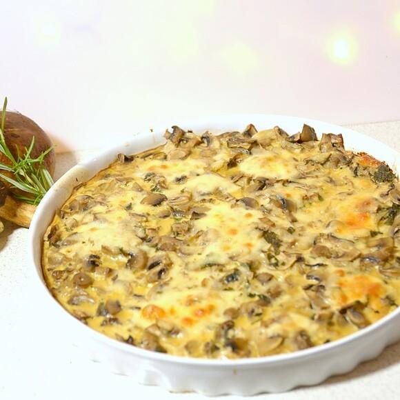 Tarta z pieczarkami i mozzarellą na kruchym spodzie