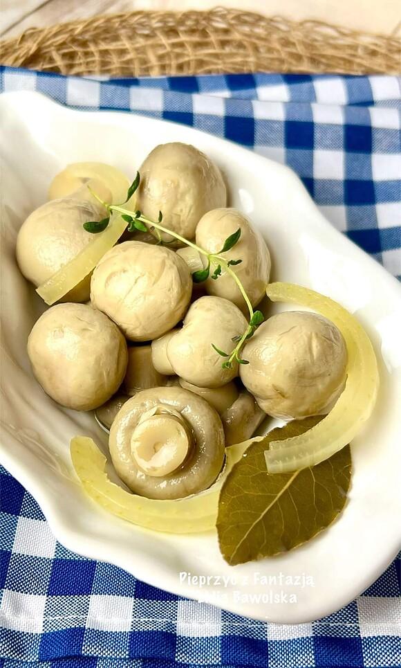Marynowane pieczarki w delikatnej zalewie
