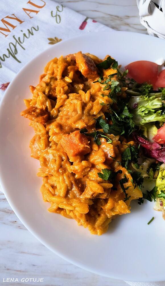 Makaron orzo z dynią i papryką