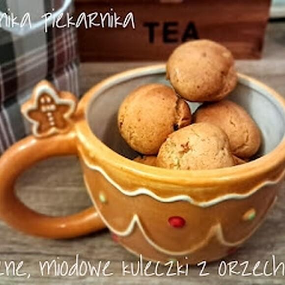 Miodowe kuleczki z orzechami