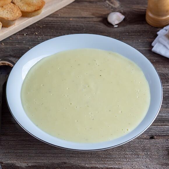 Zupa czosnkowa z mascarpone i bekonem