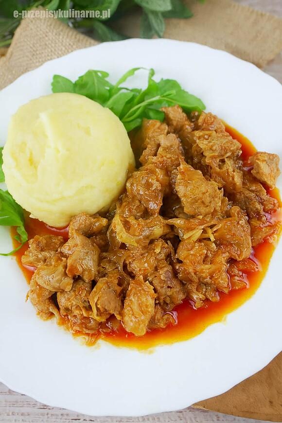 Gulasz segedyński – aromatyczny i rozgrzewający obiad