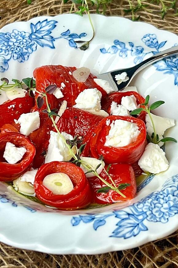 Pieczona papryka z fetą i czosnkiem