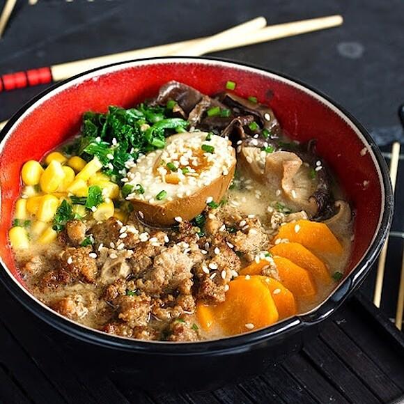 Tantanmen ramen z mlekiem migdałowym