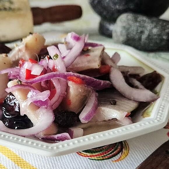 Śledź w oleju z cebulką i żurawiną