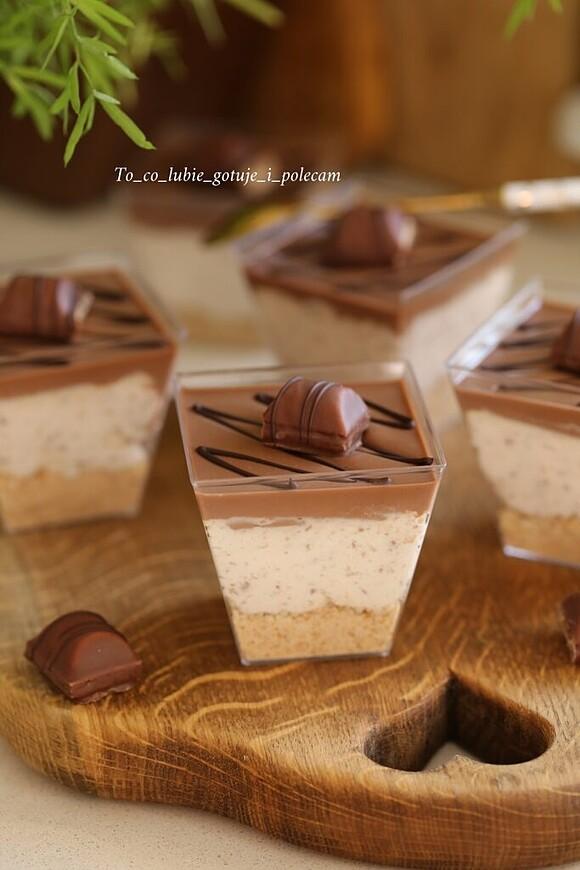 Deser Kinder Bueno w pucharkach
