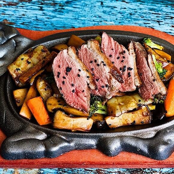 Pierś z gęsi sous vide z topinamburem i boczniakami