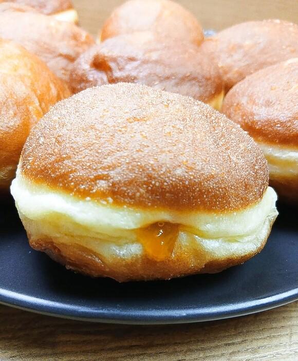 Domowe pączki drożdżowe