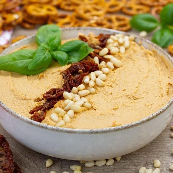 Hummus z suszonymi pomidorami