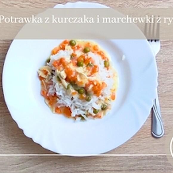 Potrawka z kurczaka z marchewką, groszkiem i ryżem na domowy obiad