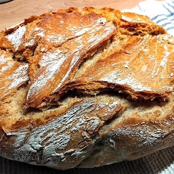 Najłatwiejszy domowy chleb pszenno-razowy z chrupiącą skórką