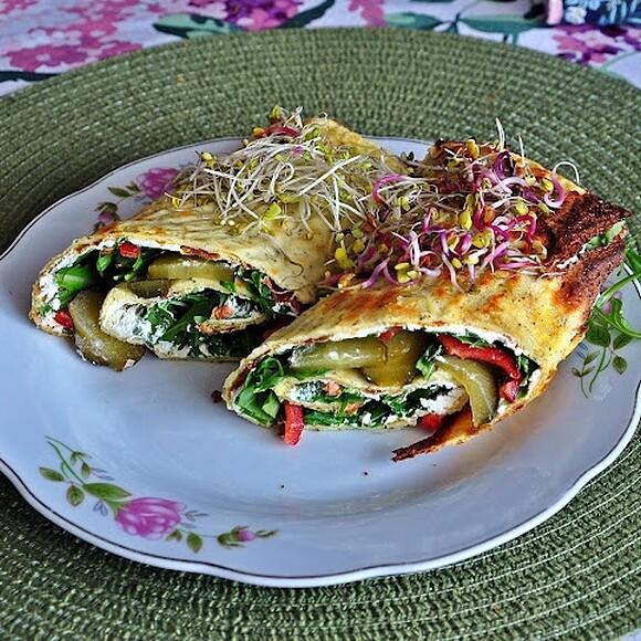 Wrap z serka wiejskiego i jajek low carb