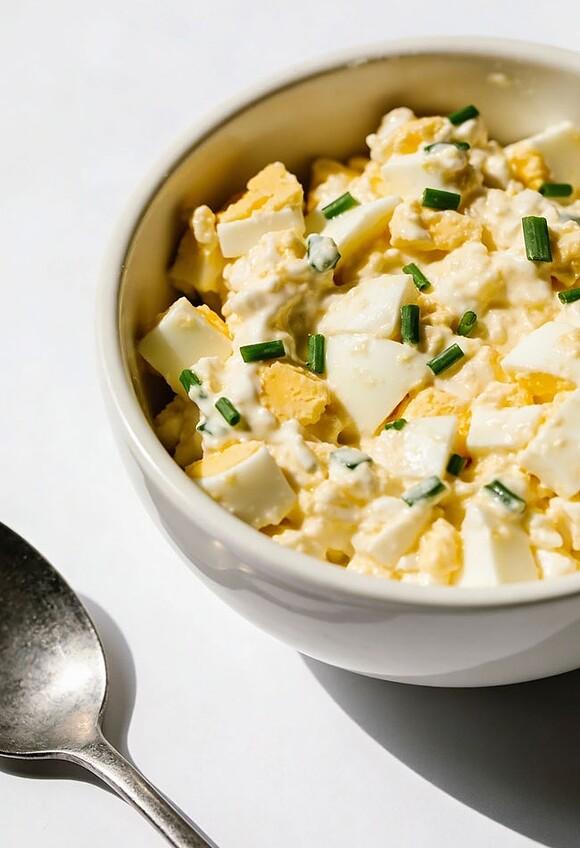 Pasta jajeczna z majonezem i szczypiorkiem