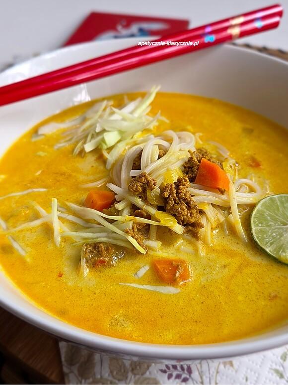 Rozgrzewająca zupa curry z mięsem