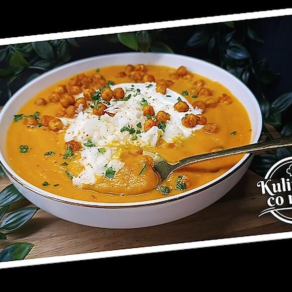 Zupa krem marchewkowa z ciecierzycą i halloumi