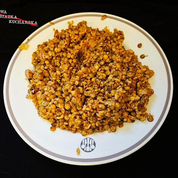 Mujadara hamra z kaszą bulgur
