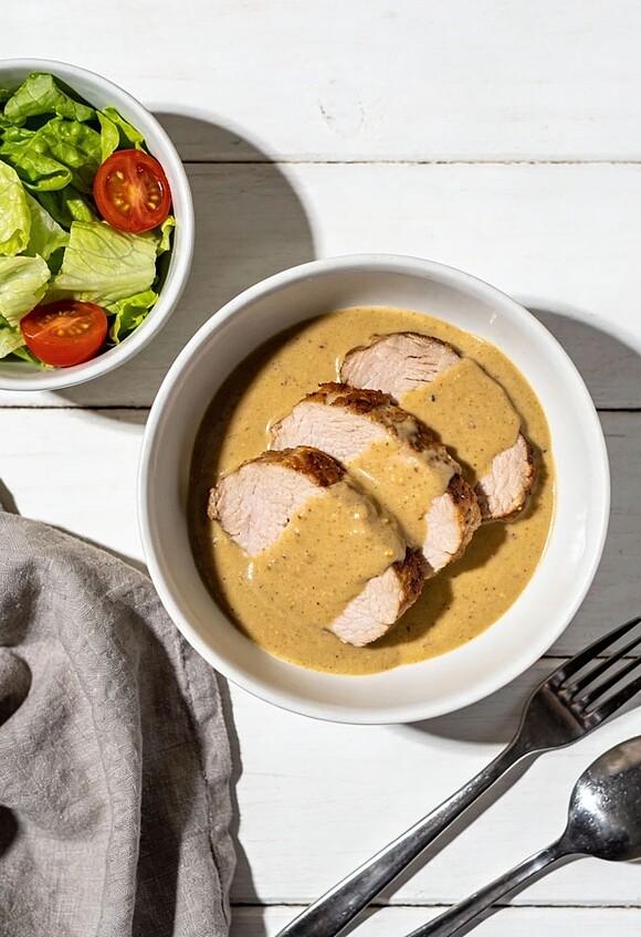 Keto polędwiczki wieprzowe w sosie musztardowo-śmietanowym