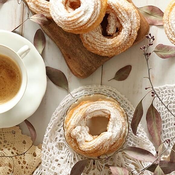 Pączki hiszpańskie gniazdka – prosty krok po kroku przepis