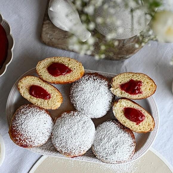 Pączki z musem truskawkowo-różanym