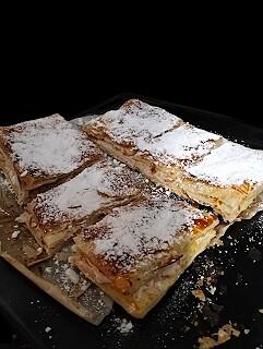 Szybkie ciasto francuskie z serkiem mascarpone i konfiturą z Róży