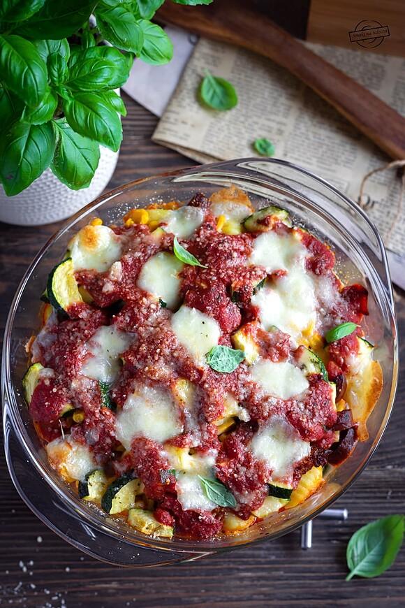 Gnocchi zapiekane z chorizo w pomidorowym sosie