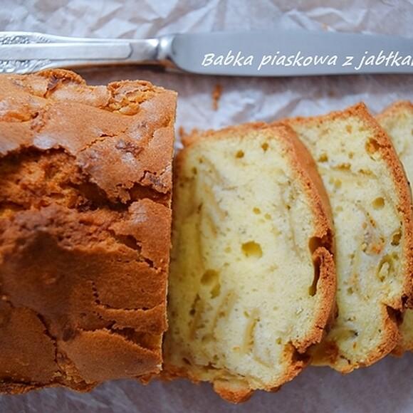 Babka piaskowa z jabłkami