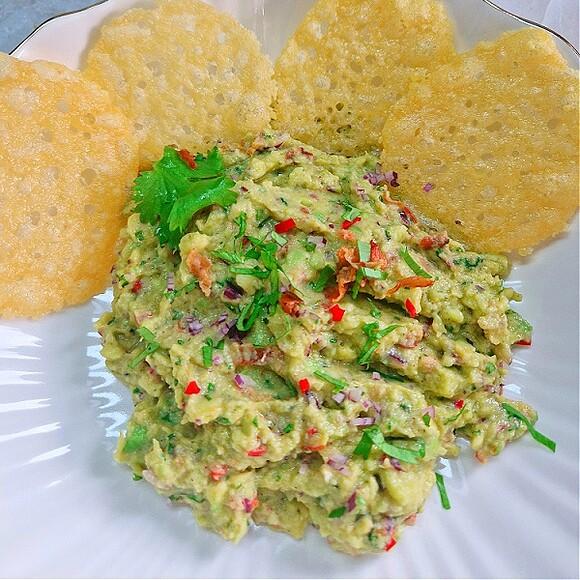 Najlepsze guacamole z awokado, serem śmietankowym i boczkiem