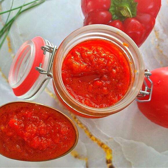 Ajvar - pasta z czerwonej papryki i pomidorów