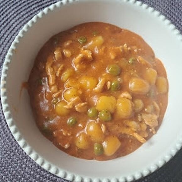 Gnocchi z mięsem mielonym i sosem pomidorowym