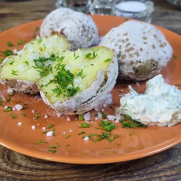 Pieczone ziemniaki w mundurkach w piekarniku – wersja ogniskowa